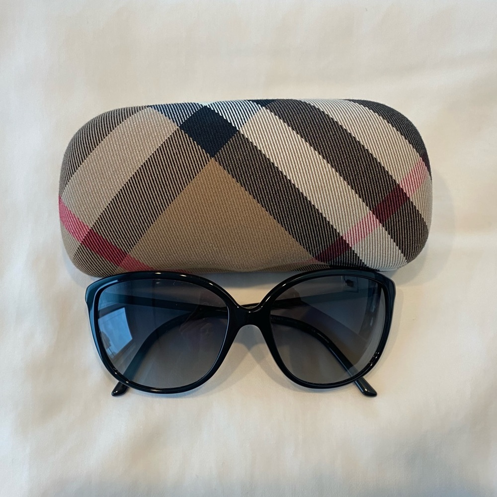 Burberry Sunglasses Polarized B 4114-Q Black Cateye Gradient Lens